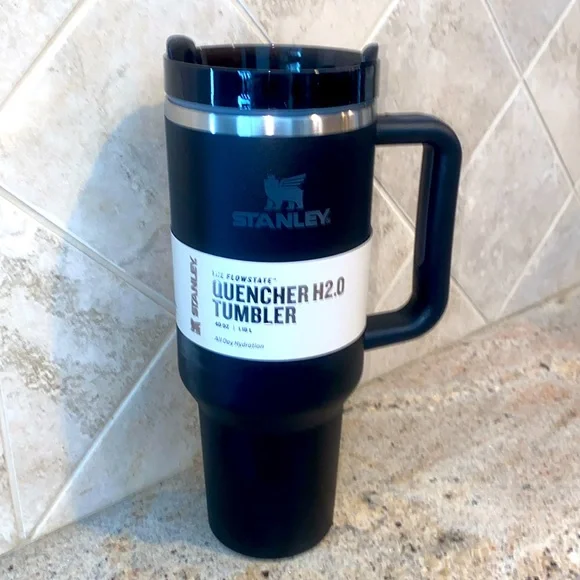 Stanley Black Quencher H2.0  40 oz Tumbler. Brand new is box - Picture 5 of 11